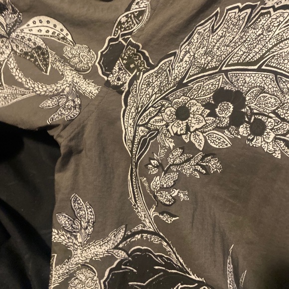 H&M button up floral design - Picture 2 of 3